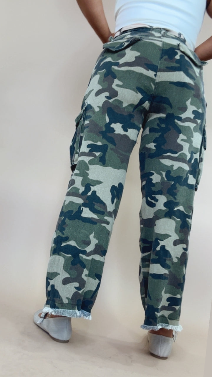 Relaxed Boyfriend Fit Camo Pant