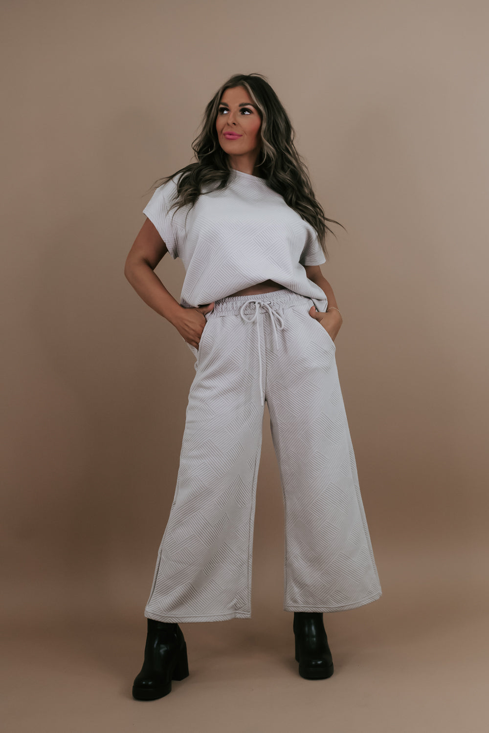 Happy Friday! 🤍 Still loving styling these linen wide leg pants