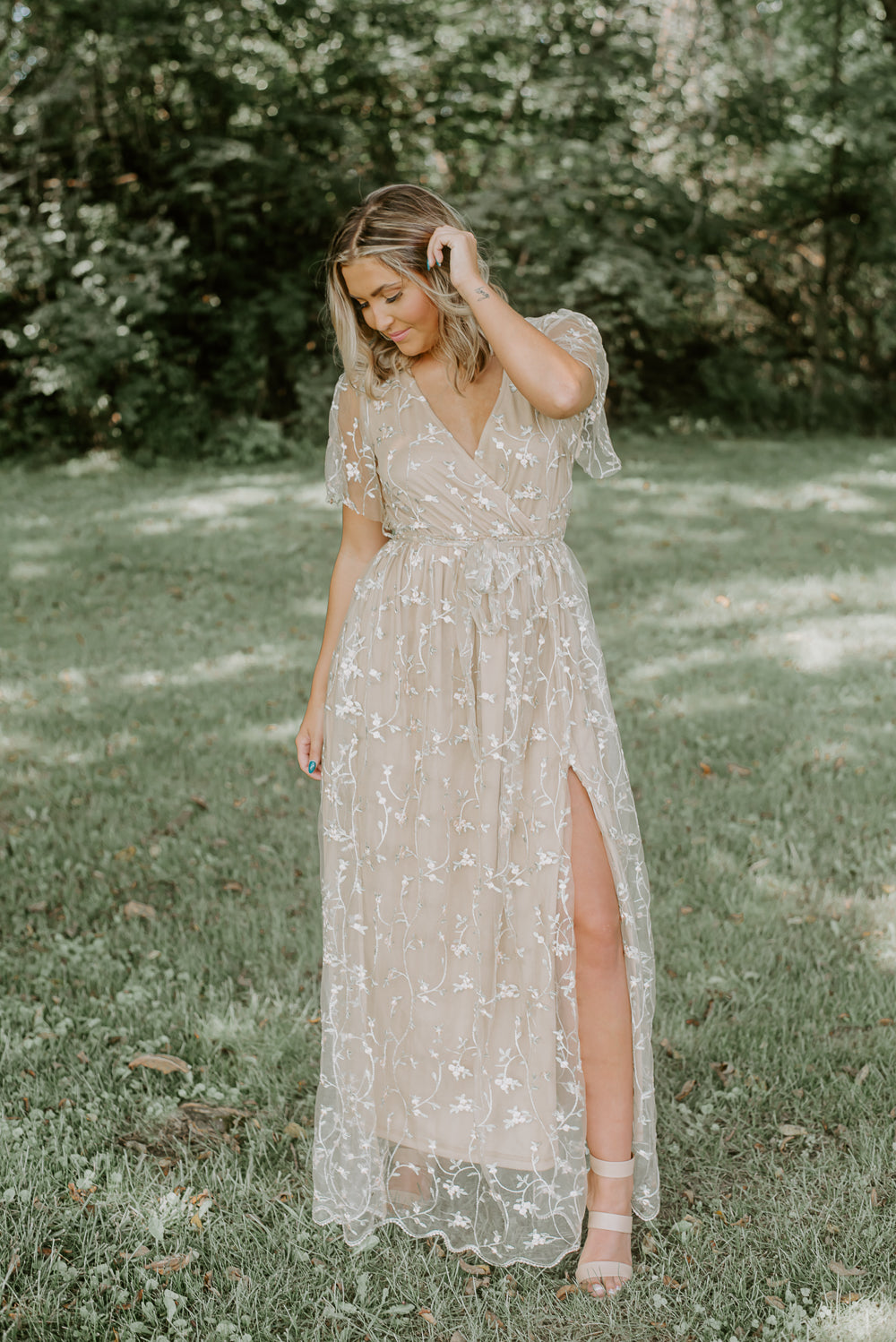 Long lace embroidered maxi fashion dress