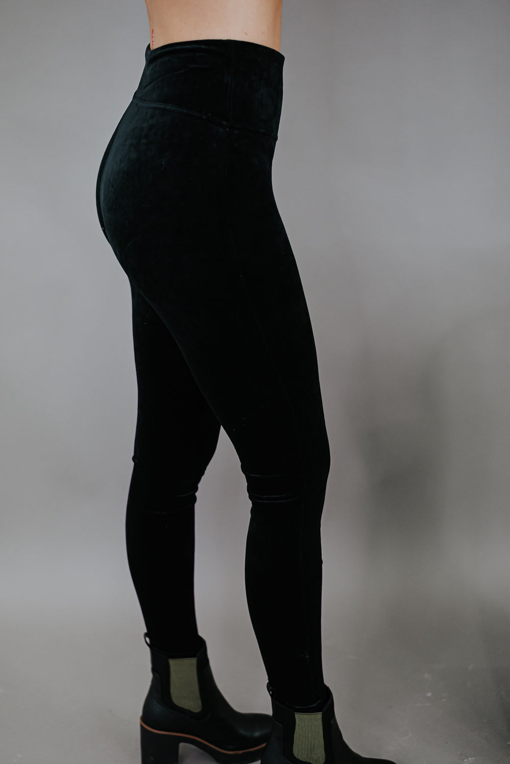 Spanx Women's Velvet Shine Legging, Black Gold, L, Black Gold, L: Buy  Online at Best Price in UAE 